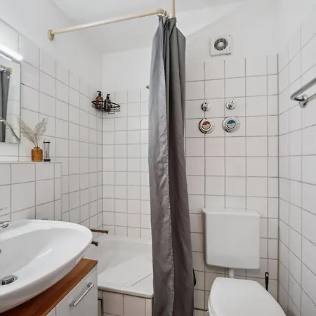 Sali Homes - Cozy Near Train Station With Terrace, Garden View & Free Wi-fi * Bayreuth