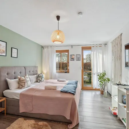 Sali Homes - Cozy Near Train Station With Terrace, Garden View & Free Wi-fi Apartment *