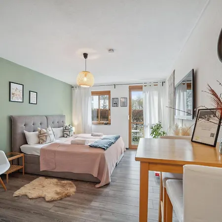 Sali Homes - Cozy Near Train Station With Terrace, Garden View & Free Wi-fi Bayreuth