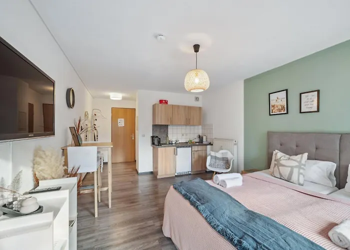 Sali Homes - Hs3 Cozy Near Train Station With Terrace, Garden View & Free Wi-fi Bayreuth