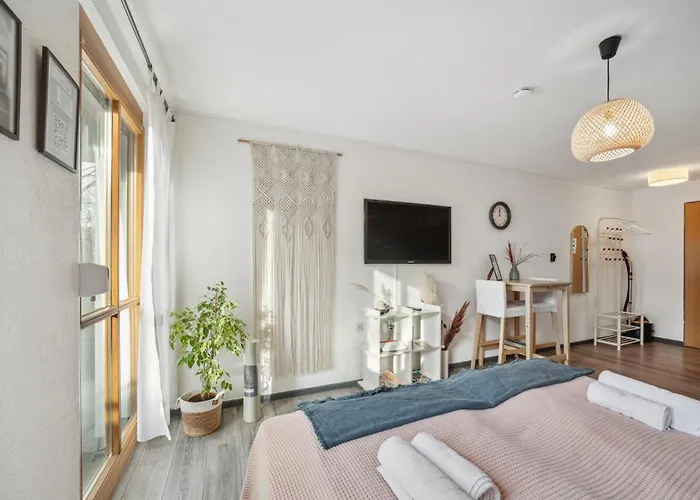 Sali Homes - Hs3 Cozy Near Train Station With Terrace, Garden View & Free Wi-fi Appartamento